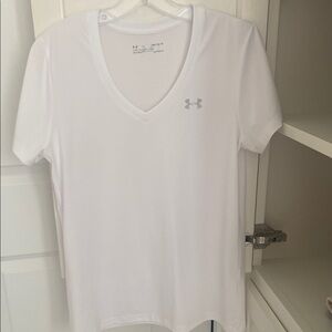 Under Armour Classic White V-Neck Tee brand new size medium